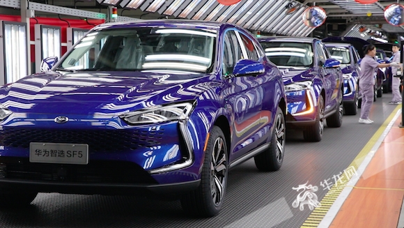 金康赛力斯sf5华龙网新重庆客户客户端实习生陈雨轩摄